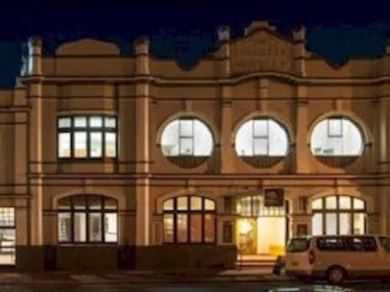 The Cornwall Historic Hotel Лонсестън Екстериор снимка